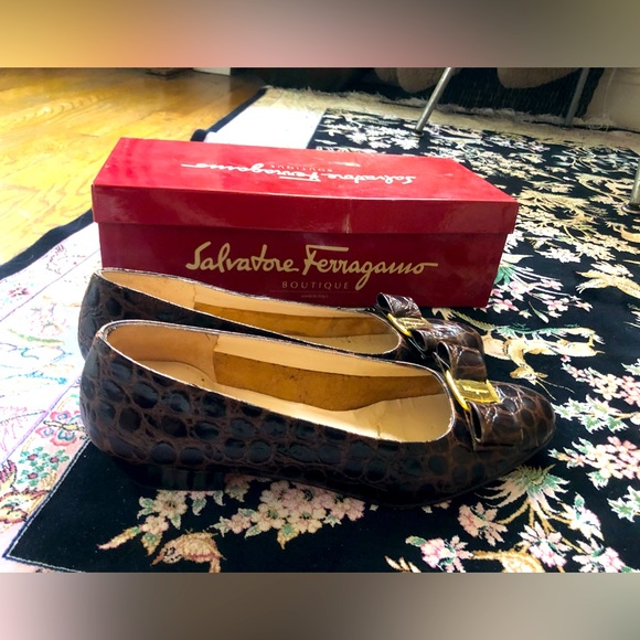 Vintage Ferragamo crocodile heels - Picture 2 of 4